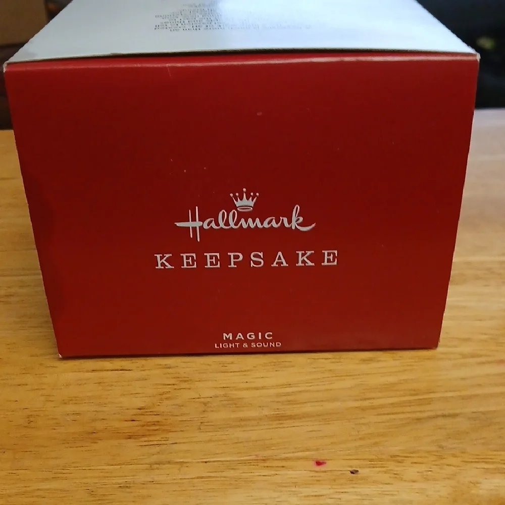Hallmark Keepsake Disneyland 70th Anniversary Plays Music And Lights Up!